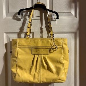 Coach Y2K Gallery East West Yellow Patent Leather Pleated Tote